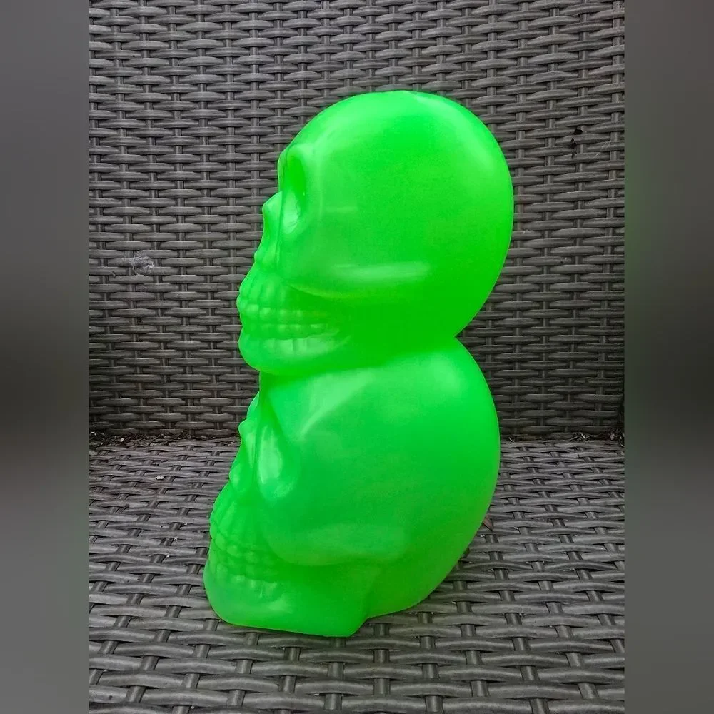 New Plastic Blacklight Glow Stacked Skulls 10